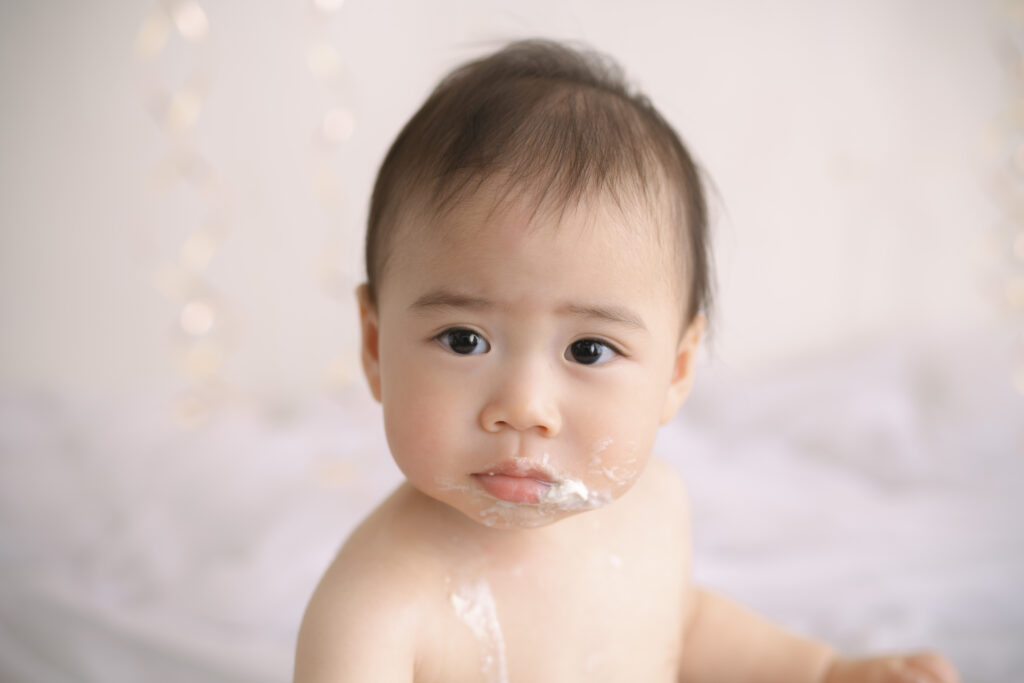 スマッシュケーキ　ケーキをたべた男の子