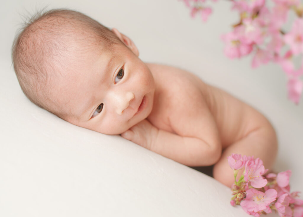 ニューボーンフォト　赤ちゃんとお花