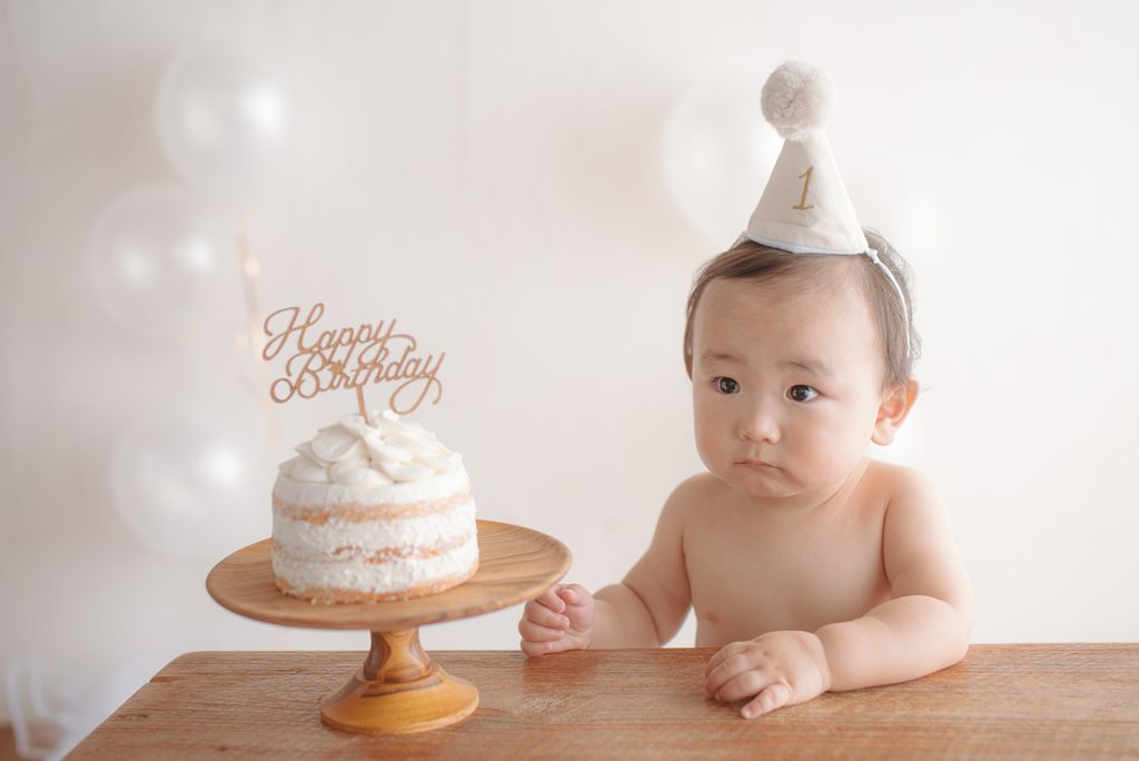 世田谷区の老舗スタジオで撮影した、1歳バースデーフォト　スマッシュケーキ